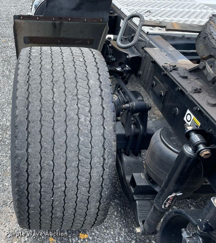 image for item DL3862 2019 Kenworth T680  semi truck