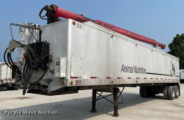 image for item DL3863 1993 CEI Pacer  feed delivery trailer