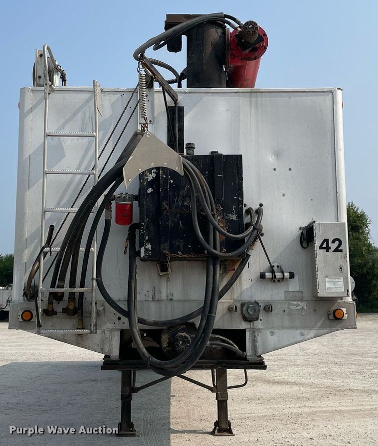 image for item DL3863 1993 CEI Pacer  feed delivery trailer