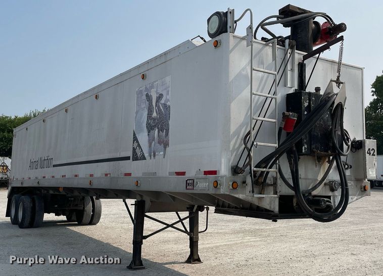 image for item DL3863 1993 CEI Pacer  feed delivery trailer