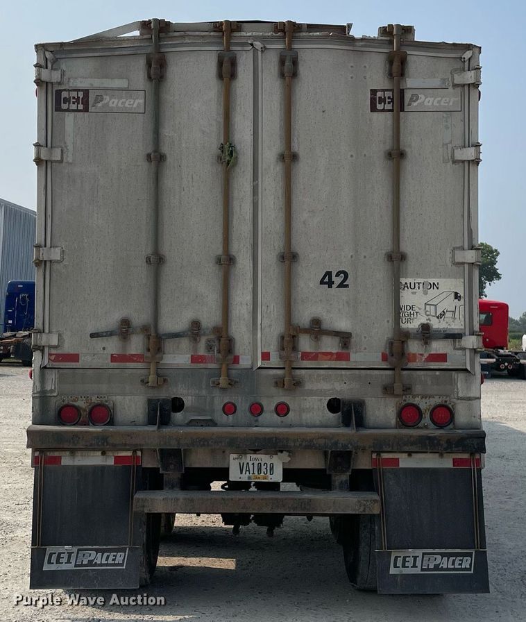 image for item DL3863 1993 CEI Pacer  feed delivery trailer