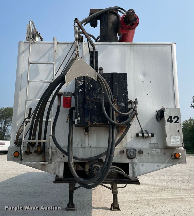 image for item DL3863 1993 CEI Pacer  feed delivery trailer