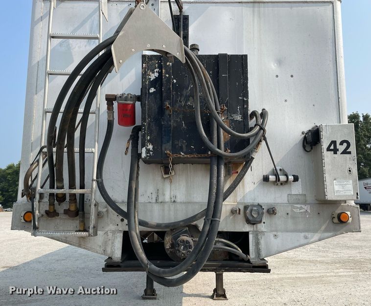 image for item DL3863 1993 CEI Pacer  feed delivery trailer