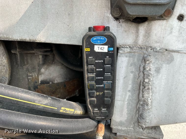 image for item DL3863 1993 CEI Pacer  feed delivery trailer