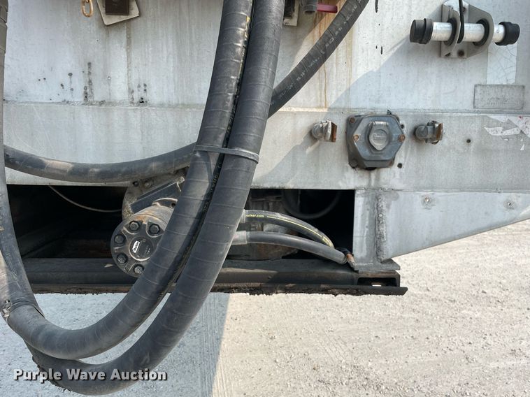 image for item DL3863 1993 CEI Pacer  feed delivery trailer