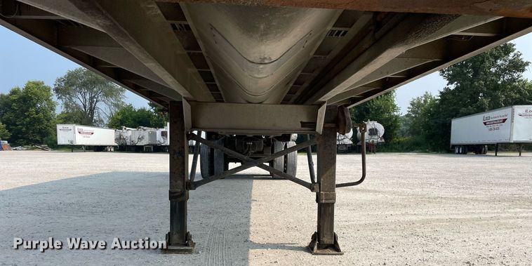 image for item DL3863 1993 CEI Pacer  feed delivery trailer