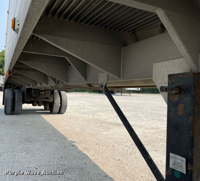 image for item DL3863 1993 CEI Pacer  feed delivery trailer