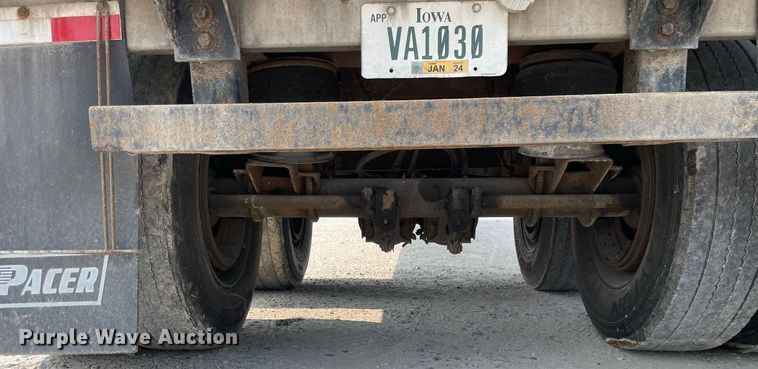 image for item DL3863 1993 CEI Pacer  feed delivery trailer