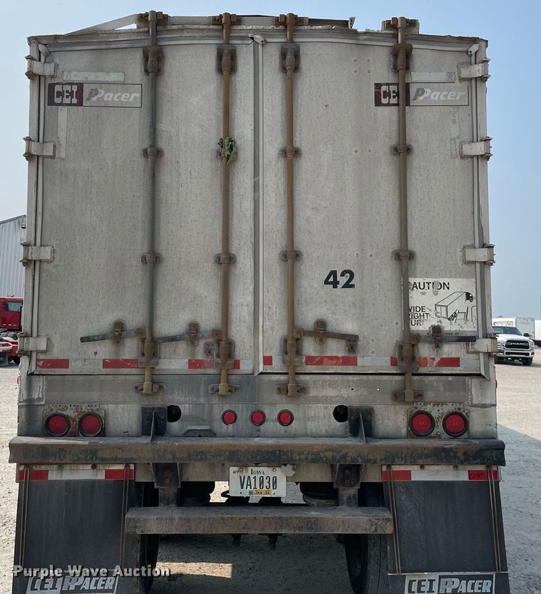 image for item DL3863 1993 CEI Pacer  feed delivery trailer