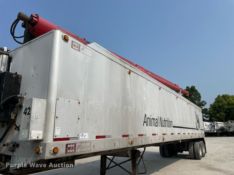 image for item DL3863 1993 CEI Pacer  feed delivery trailer