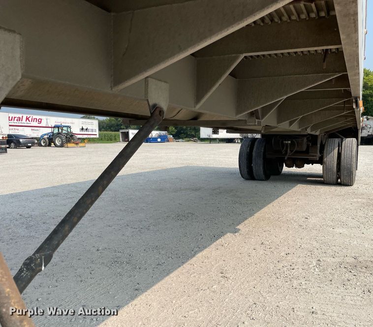 image for item DL3863 1993 CEI Pacer  feed delivery trailer