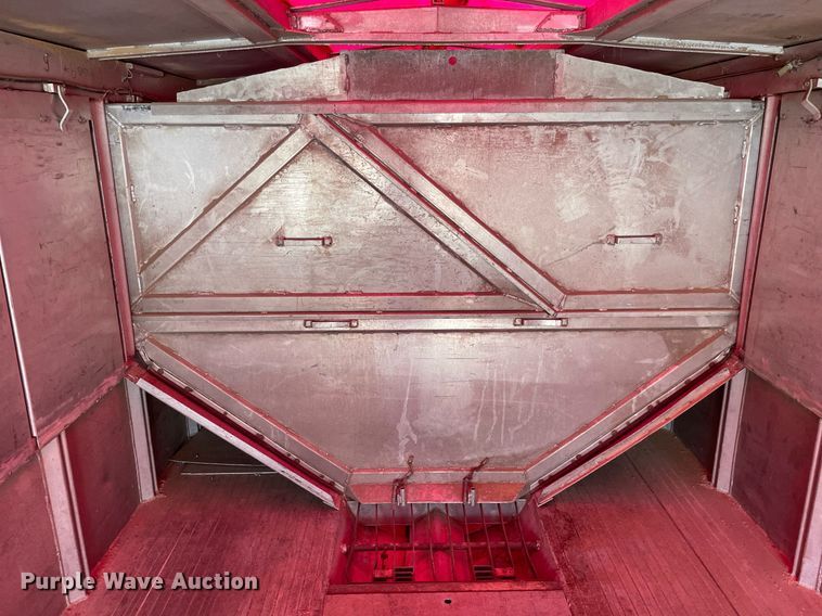 image for item DL3863 1993 CEI Pacer  feed delivery trailer