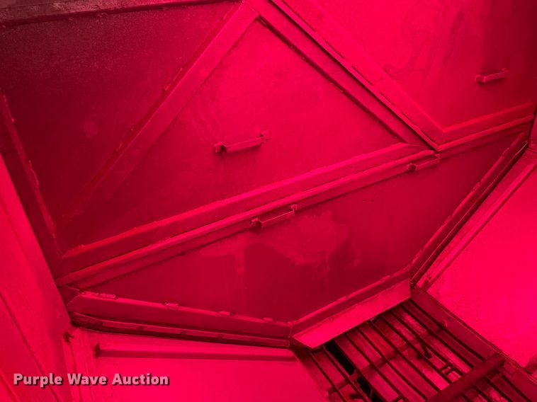 image for item DL3863 1993 CEI Pacer  feed delivery trailer