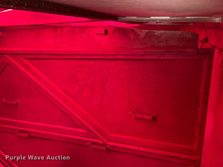 image for item DL3863 1993 CEI Pacer  feed delivery trailer