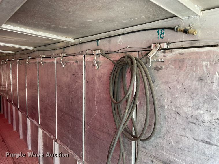 image for item DL3863 1993 CEI Pacer  feed delivery trailer