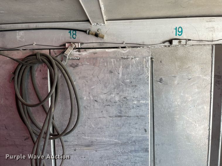 image for item DL3863 1993 CEI Pacer  feed delivery trailer