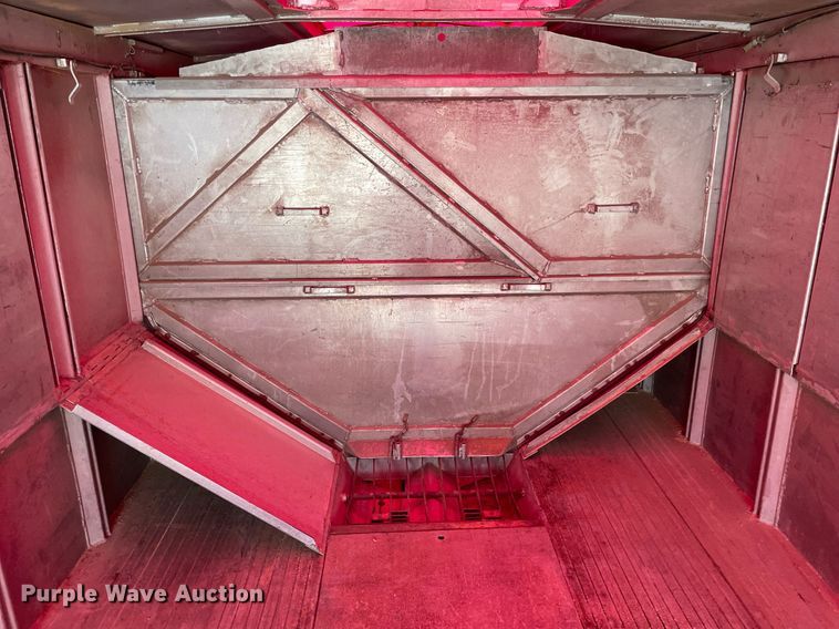 image for item DL3863 1993 CEI Pacer  feed delivery trailer