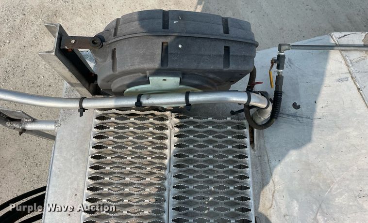 image for item DL3863 1993 CEI Pacer  feed delivery trailer