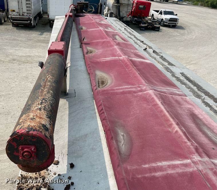 image for item DL3863 1993 CEI Pacer  feed delivery trailer