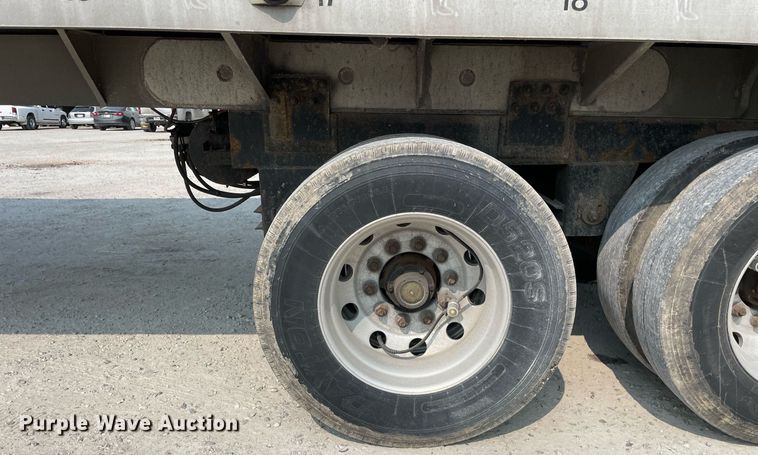 image for item DL3863 1993 CEI Pacer  feed delivery trailer