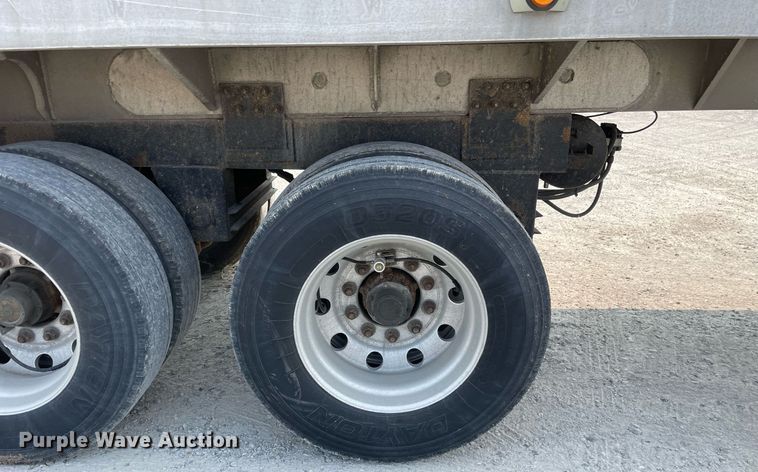 image for item DL3863 1993 CEI Pacer  feed delivery trailer