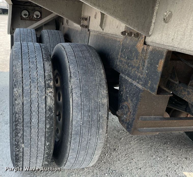 image for item DL3863 1993 CEI Pacer  feed delivery trailer