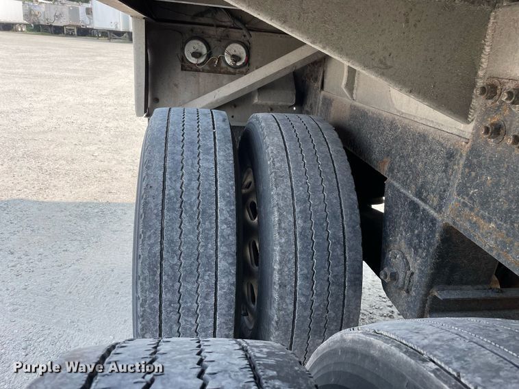 image for item DL3863 1993 CEI Pacer  feed delivery trailer