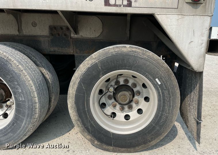 image for item DL3863 1993 CEI Pacer  feed delivery trailer