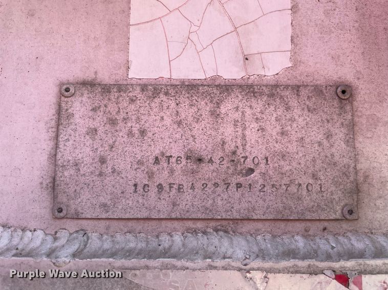 image for item DL3863 1993 CEI Pacer  feed delivery trailer