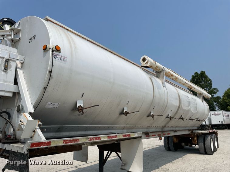 image for item DL3864 1999 Warren  feed delivery trailer