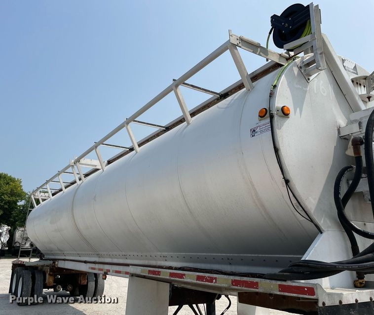 image for item DL3864 1999 Warren  feed delivery trailer