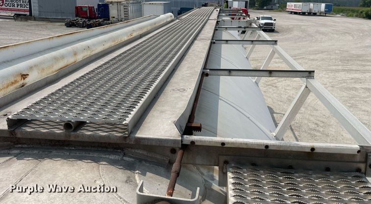 image for item DL3864 1999 Warren  feed delivery trailer