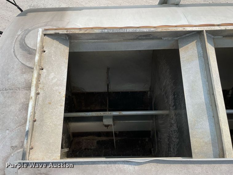 image for item DL3864 1999 Warren  feed delivery trailer