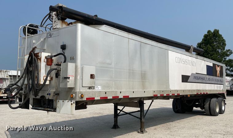 image for item DL3866 2003 CEI Pacer AT65  feed delivery trailer