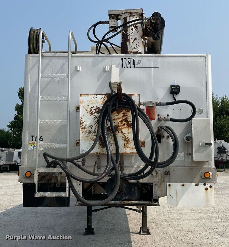 image for item DL3866 2003 CEI Pacer AT65  feed delivery trailer