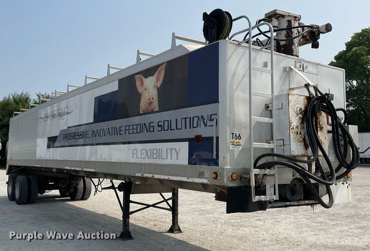 image for item DL3866 2003 CEI Pacer AT65  feed delivery trailer