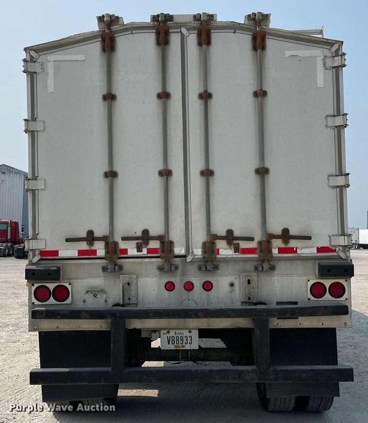 image for item DL3866 2003 CEI Pacer AT65  feed delivery trailer