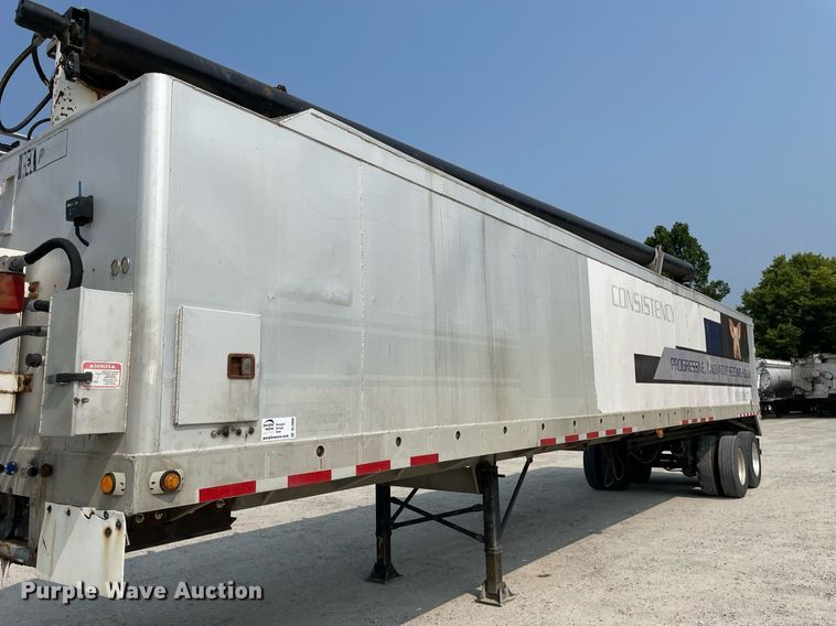 image for item DL3866 2003 CEI Pacer AT65  feed delivery trailer