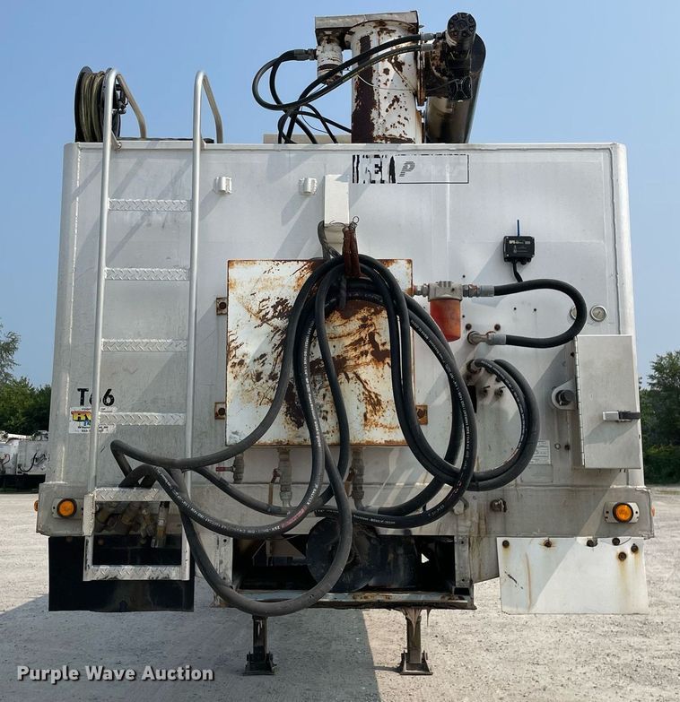 image for item DL3866 2003 CEI Pacer AT65  feed delivery trailer