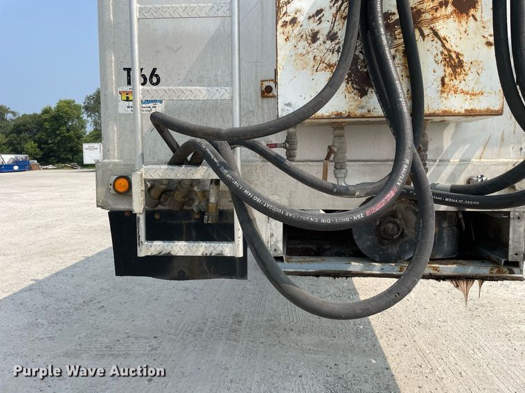 image for item DL3866 2003 CEI Pacer AT65  feed delivery trailer