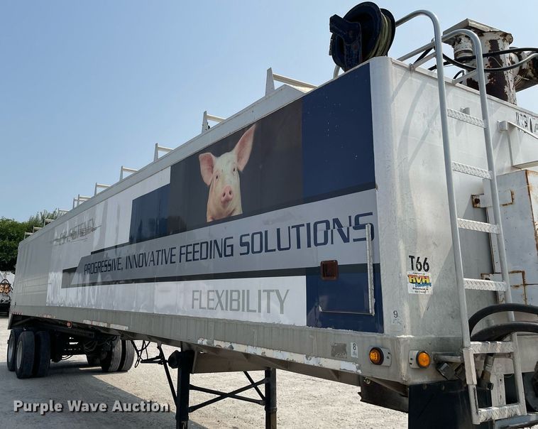 image for item DL3866 2003 CEI Pacer AT65  feed delivery trailer