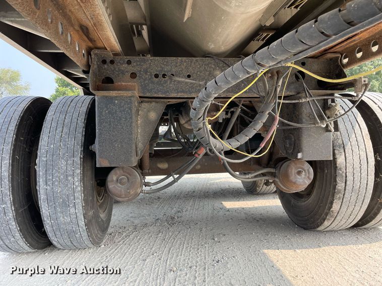 image for item DL3866 2003 CEI Pacer AT65  feed delivery trailer