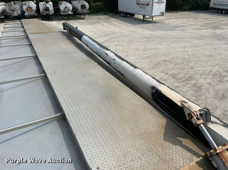 image for item DL3866 2003 CEI Pacer AT65  feed delivery trailer