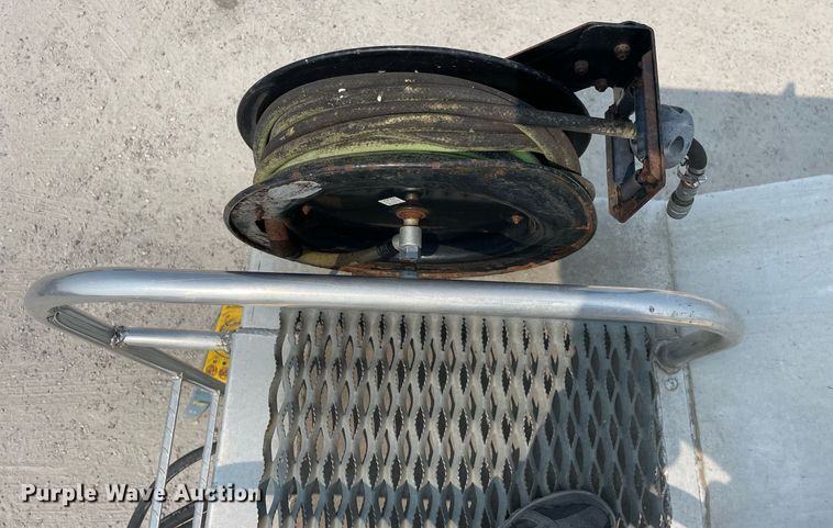 image for item DL3866 2003 CEI Pacer AT65  feed delivery trailer