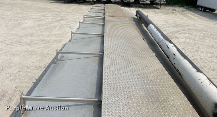 image for item DL3866 2003 CEI Pacer AT65  feed delivery trailer