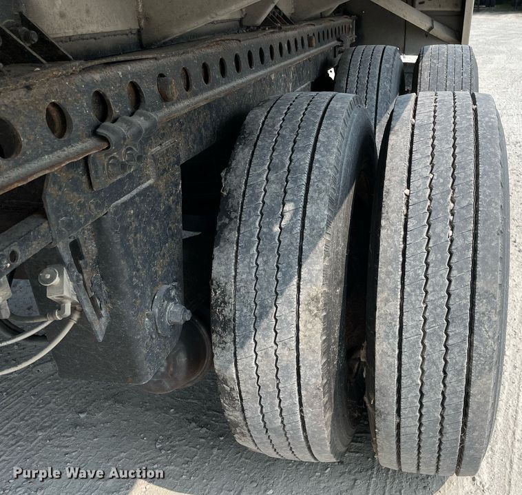 image for item DL3866 2003 CEI Pacer AT65  feed delivery trailer