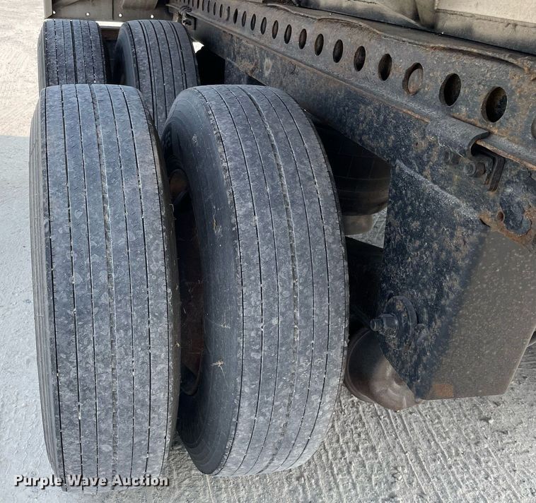 image for item DL3866 2003 CEI Pacer AT65  feed delivery trailer