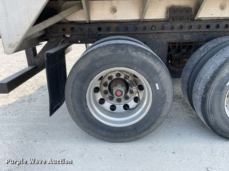 image for item DL3866 2003 CEI Pacer AT65  feed delivery trailer