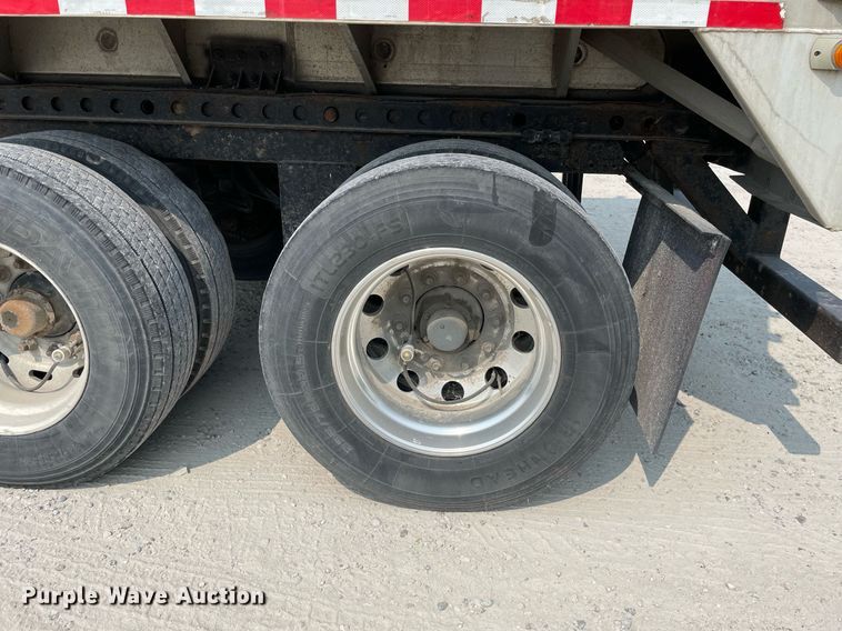 image for item DL3866 2003 CEI Pacer AT65  feed delivery trailer