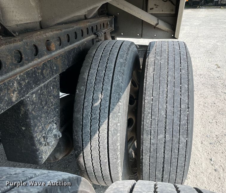 image for item DL3866 2003 CEI Pacer AT65  feed delivery trailer